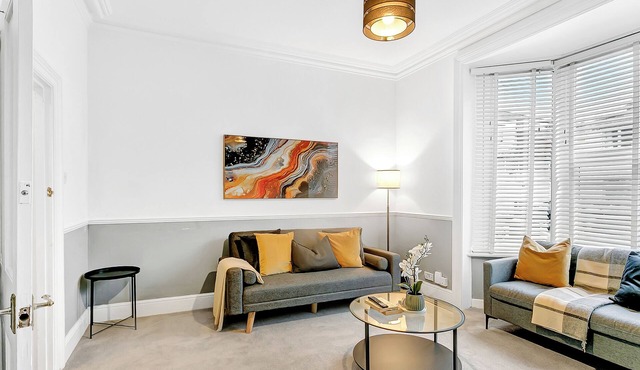 Spacious and Comfy 2 Bed Southampton Home Sleep 5