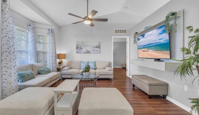 Spacious and Comfy 4b/2bath Family friendly and Quiet neighborhood