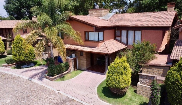 Spacious and cozy Spanish-style house, near to vineyards, and colonial downtown