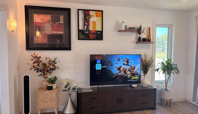 Spacious and Cozy Bunglow with 4 Bedrooms-Sweet Home with Free Parkings