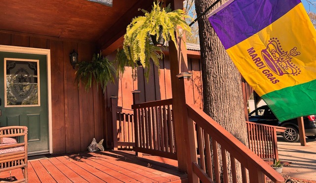 Spacious and Cozy Cabin Near the Bayou!