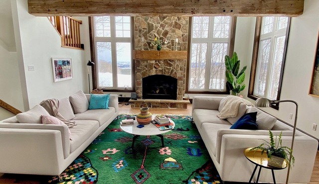 Spacious and cozy Four Season retreat in the Beaver Valley!