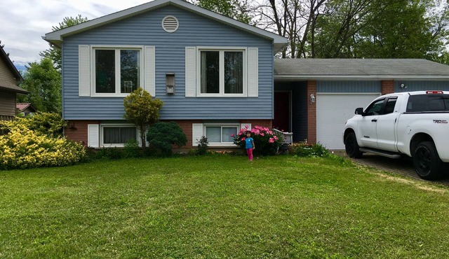 Spacious and Cozy Home w/4 Bedrooms/2 Bathrooms, Sleeps 8+