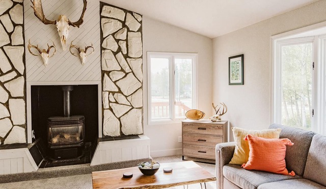 Spacious and Cozy Home in Palmer. Mountains Views - 1.5 mi from downtown Palmer
