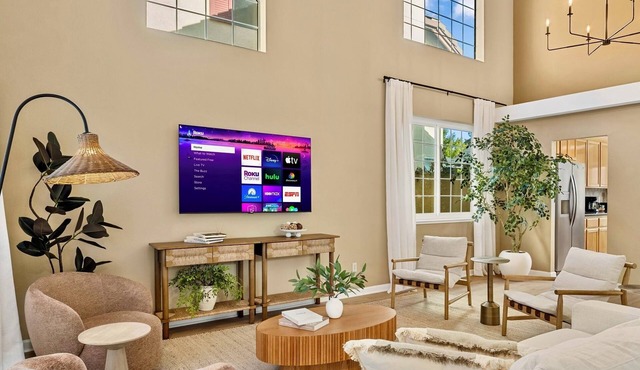 Spacious and cozy home in San Jose with a park view
