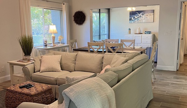 Spacious and Cozy Naples Nest