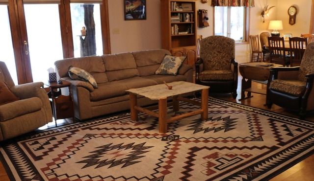 Spacious and cozy cabin near Lost Trail and Salmon