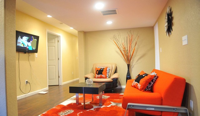 Spacious and Cozy walkout Apartment