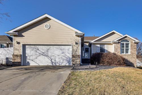 Spacious and Family Friendly! Lincoln Home with Deck