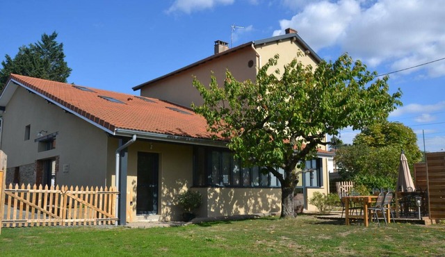Spacious and bright family accommodation in Chazelles-sur-Lyon