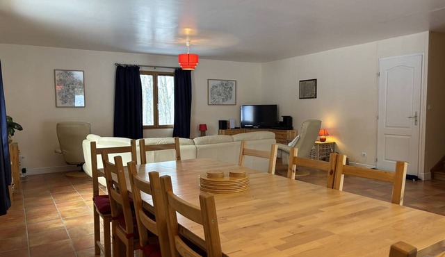 Spacious and functional house - 5 bedrooms, terrace, private parking