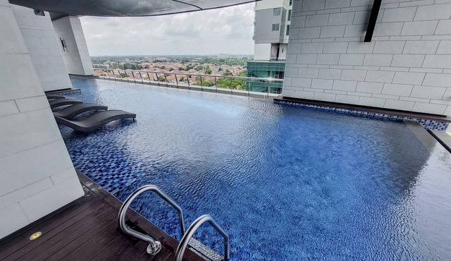 Spacious And Homey 3Br At Hillcrest House Apartment