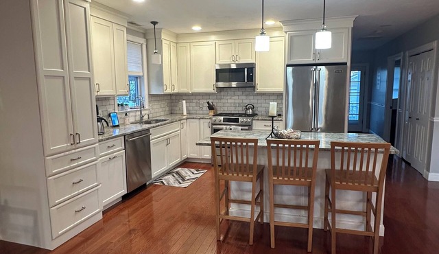 Spacious and Homey 6-Bed Beach House in Salisbury