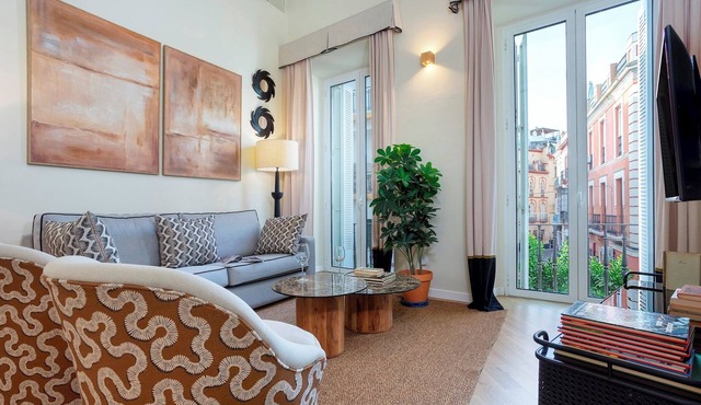 Spacious and light 2 bd apartment in the Arenal neighborhood. Zaragoza II
