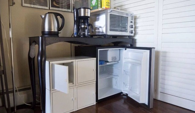 Spacious and Luminous Guest Suite Apartment & Office on Floor 2 of a Townhouse