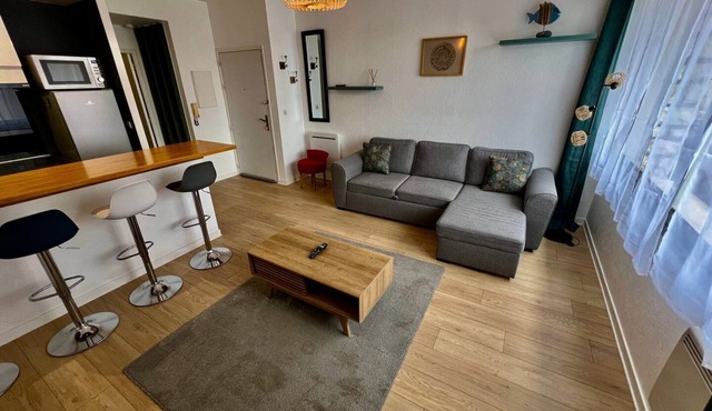 Spacious and luminous flat - private parking