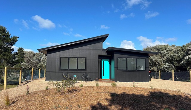 Spacious and lux 3-bedroom house in lovely Golden Beach for relaxing stays