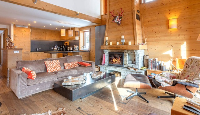 Spacious and Luxurious 5-Room Apartment with Fireplace in Val-d'Isère