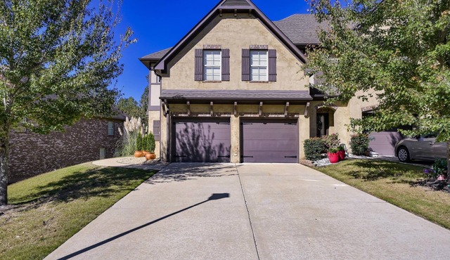 Spacious and Luxurious Townhouse 3B/2.5B in a quiet neighborhood