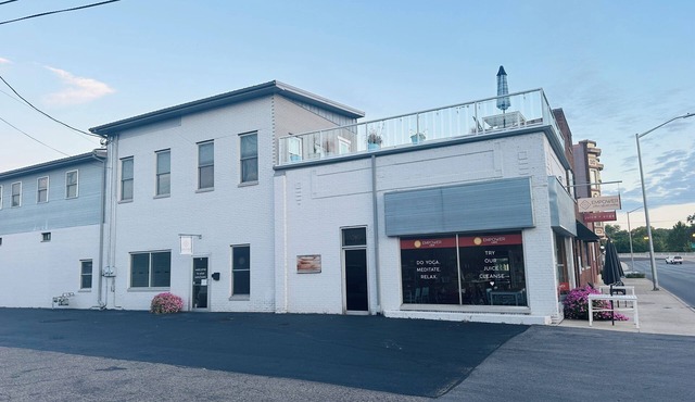 Spacious and luxurious downtown loft in Logansport w/incredible rooftop patio