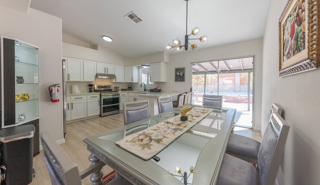 Spacious and Luxurious Family Reunion House