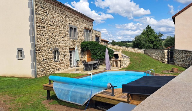 Spacious and luxurious cottage for 12 people in Espalem in Auvergne