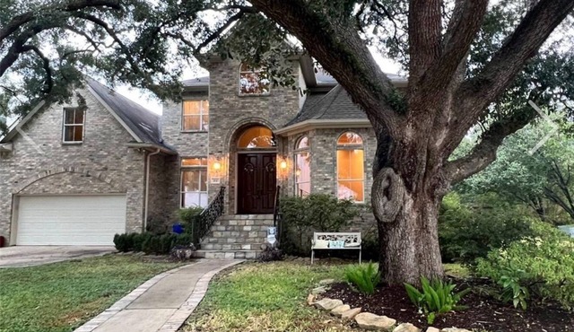 Spacious and luxurious 5-bedroom house in the medical center