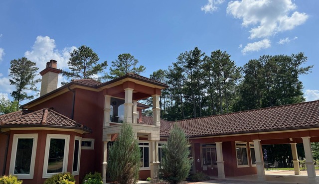 Spacious and luxurious house on the lake, with guest boat slip and home theater