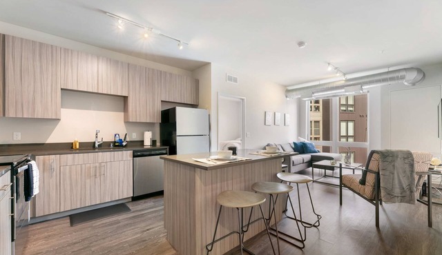 Spacious and Modern With Premium Amenities Near U of M