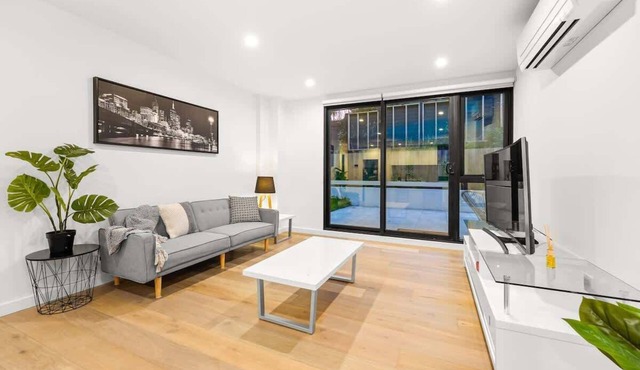 Spacious and Modern 2BR in Prime Location Burwood