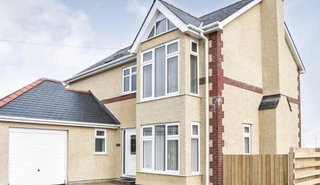 Spacious and modern 4 bedroomed detached house with panoramic views