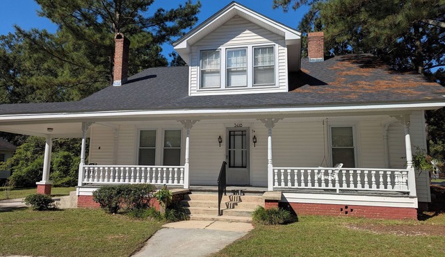 Spacious and Modern 5-bedroom Historic House in Charming Fountain NC!