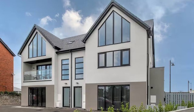 Spacious and modern family friendly apartment