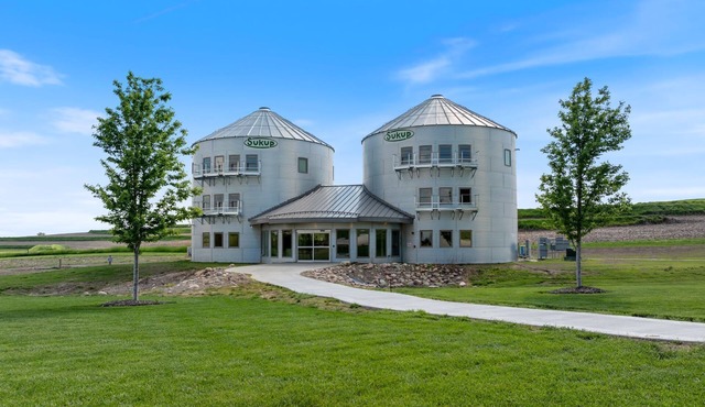 Spacious and modern guestrooms located a short drive from Omaha/Council Bluffs