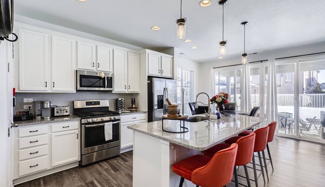 Spacious and Modern Home near DIA