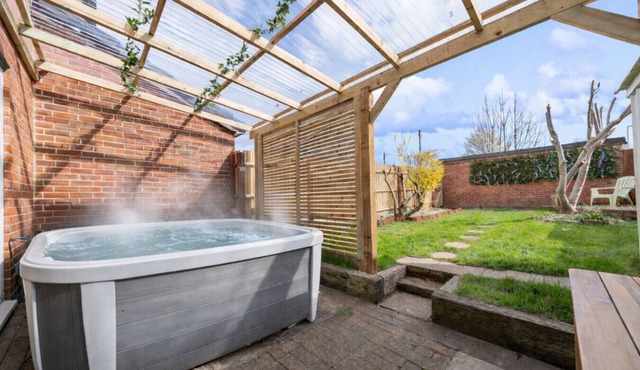 Spacious and pet-friendly stay near New Forest