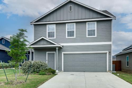 Spacious and Pet Friendly! Hill Country Home Base