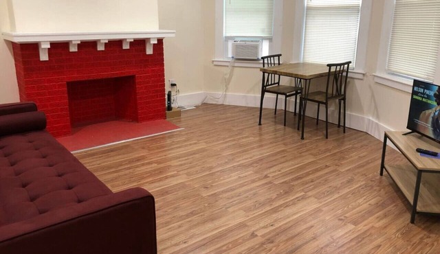 Spacious and private apartment with 3 bedrooms and 1 bathroom near Newark International Airport EWR and New York City