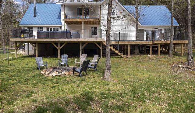 Spacious and Private. Fire pit, game room. Ample parking. King beds!