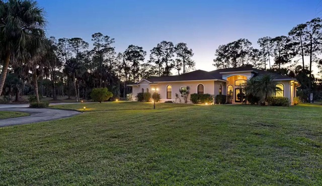 Spacious and Private Pool Home- Pet Friendly