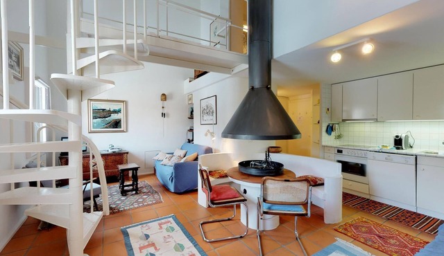 Spacious and quiet 2-room apartment on two floors, 45m2, facing north.
