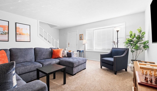 Spacious and Quiet 2BR/2.5BA Townhouse Close to Toomer’s & Auburn University