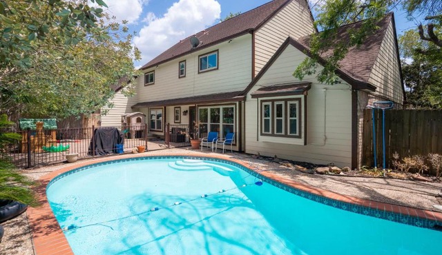 Spacious and quiet 4 bed 3 and a half bath home away from home in Katy Texas