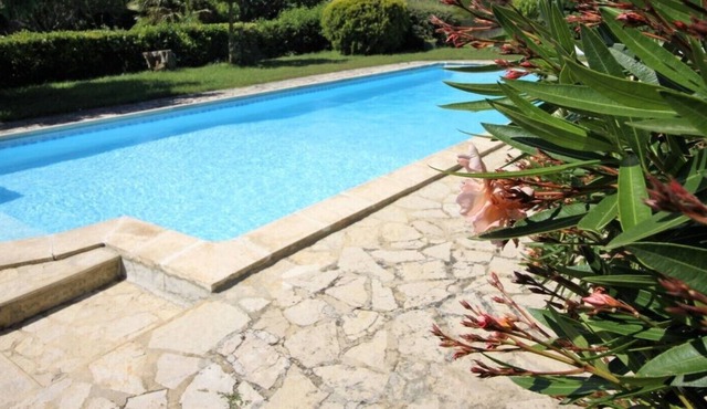 Spacious and quiet cottage in a stone mas in the countryside, near Grignan