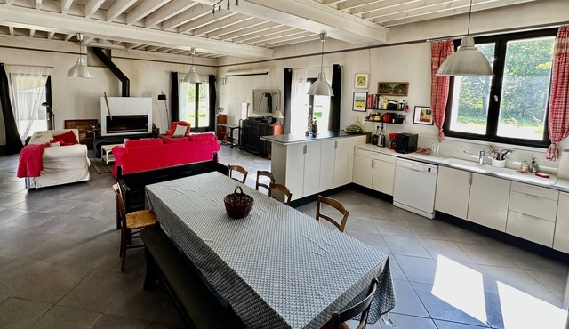 Spacious and quiet country house. 5BR/2BTH. near Paris & Disneyland