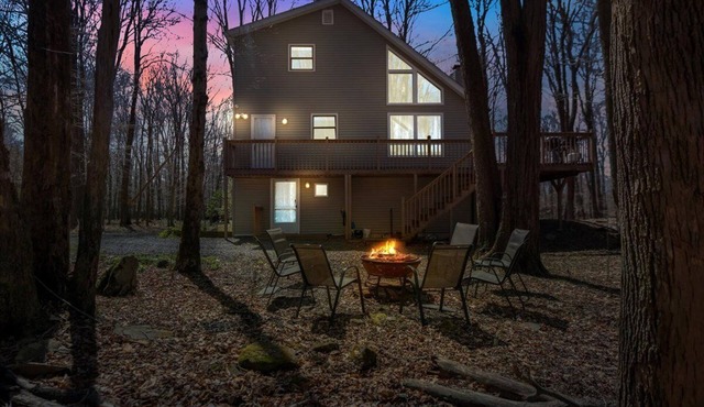 Spacious and Remodeled Cabin in Poconos Mountain Resort. Hot Tub and Game Room!