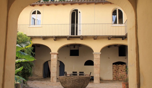 Spacious and relaxing Hotel Particulier with pool in the National Cevennes Park