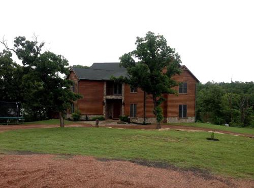 Spacious and Secluded Luxury Rental Overlooking a Glittering Private Lake in Konawa, Oklahoma