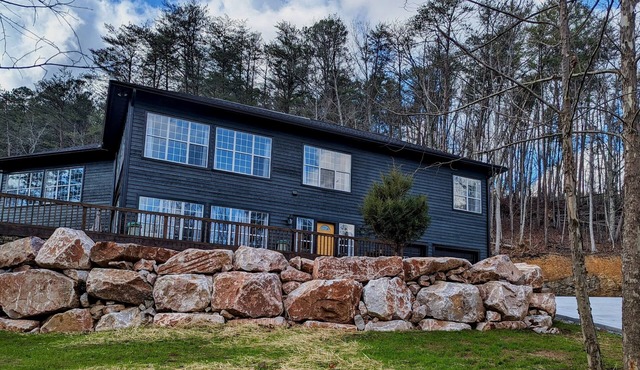 Spacious and Serene Smoky Mountain Retreat- the Perfect Launch for the Dragon!