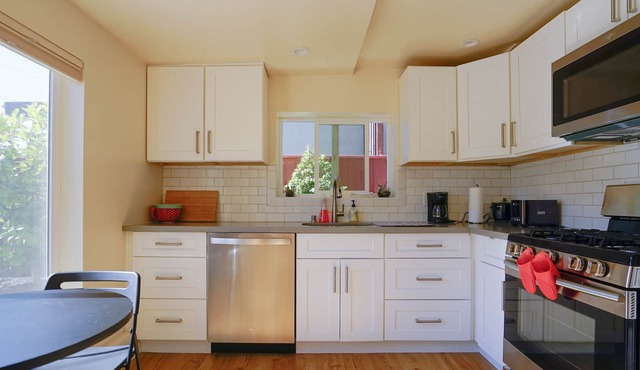 Spacious and spotless 2B/1BR sanctuary with parking